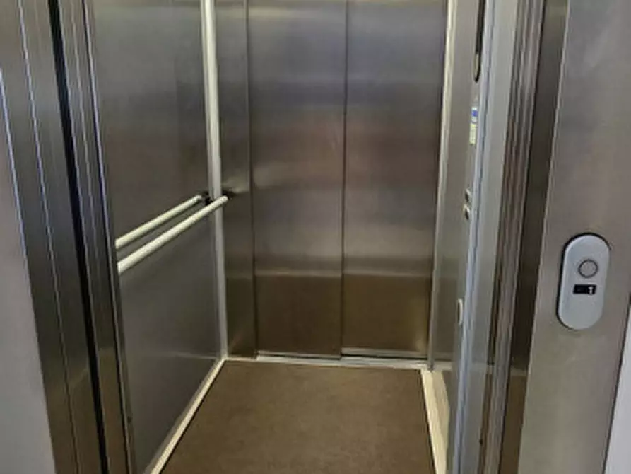 Immagine 11 di Ufficio in vendita  in via mengolina a Faenza