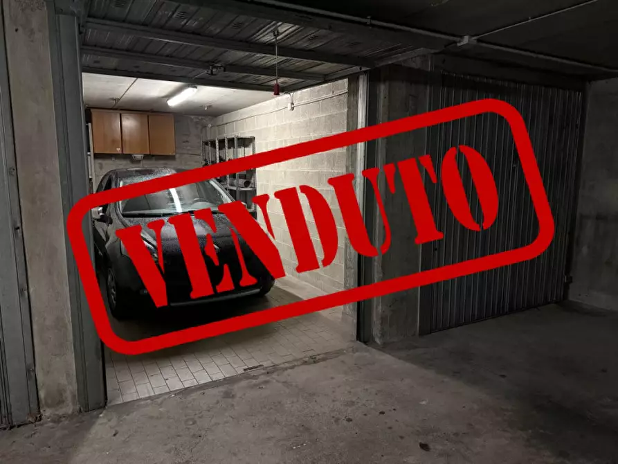 Immagine 1 di Garage in vendita  in Via Vittor Pisani 4 a Monza
