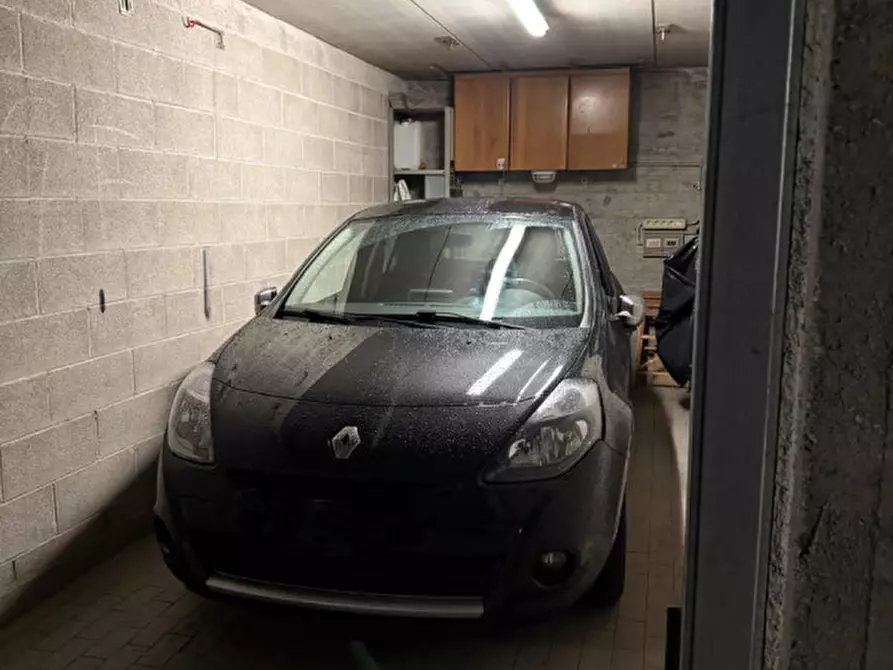 Immagine 3 di Garage in vendita  in Via Vittor Pisani 4 a Monza