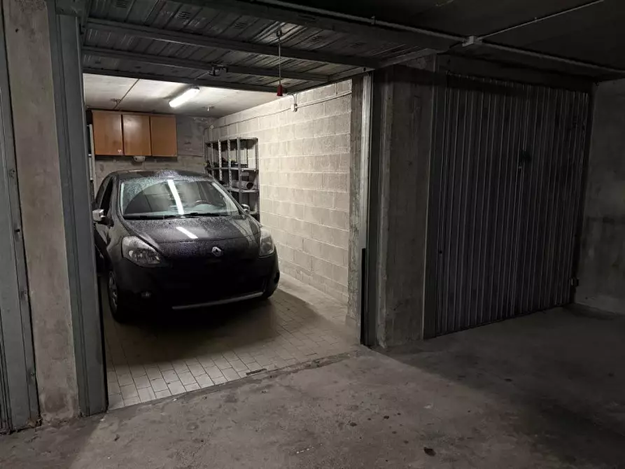 Immagine 4 di Garage in vendita  in Via Vittor Pisani 4 a Monza