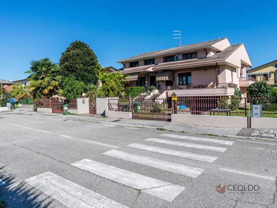 Immagine 1 di Casa bifamiliare in vendita  in Via Livorno a Vigonza