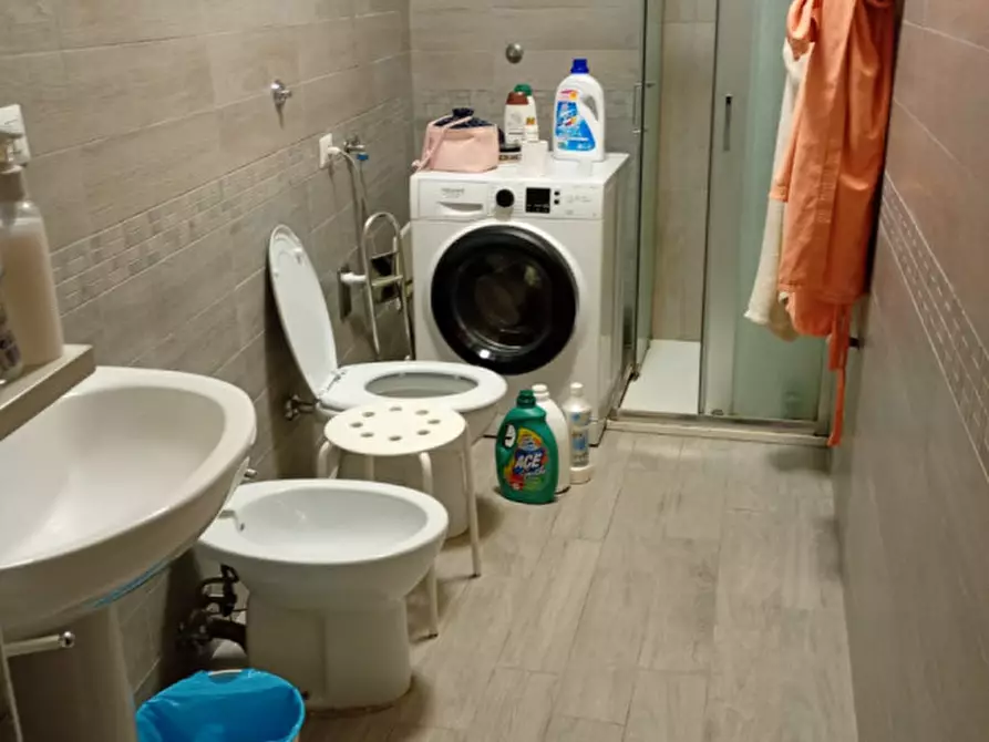 Immagine 16 di Camera in affitto  in corso amedeo di savoia 272 a Napoli