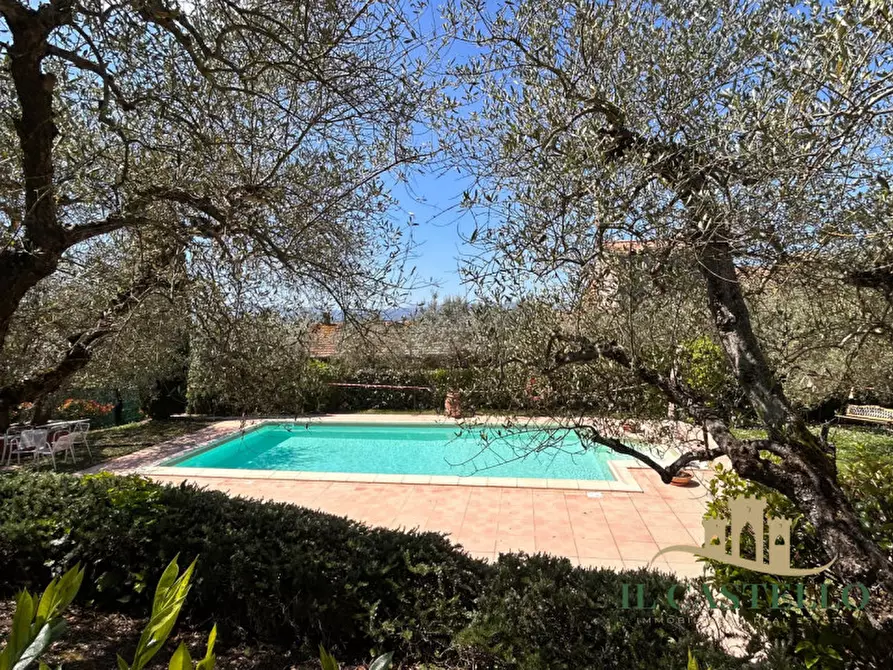 Immagine 2 di Villa in vendita  in Via Roma a Castiglione Del Lago