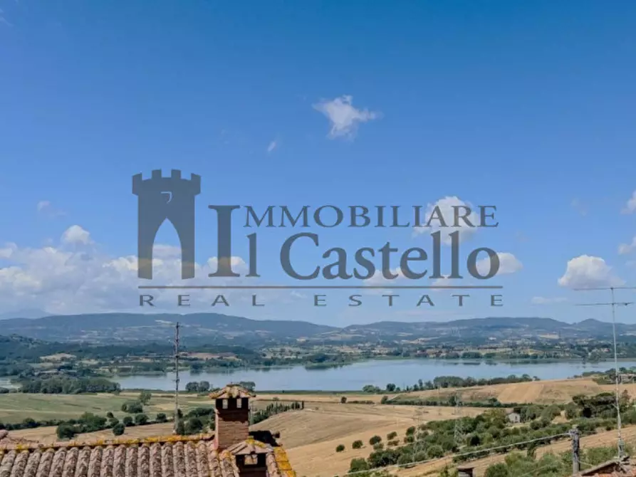 Immagine 3 di Villa in vendita  in Via Roma a Castiglione Del Lago