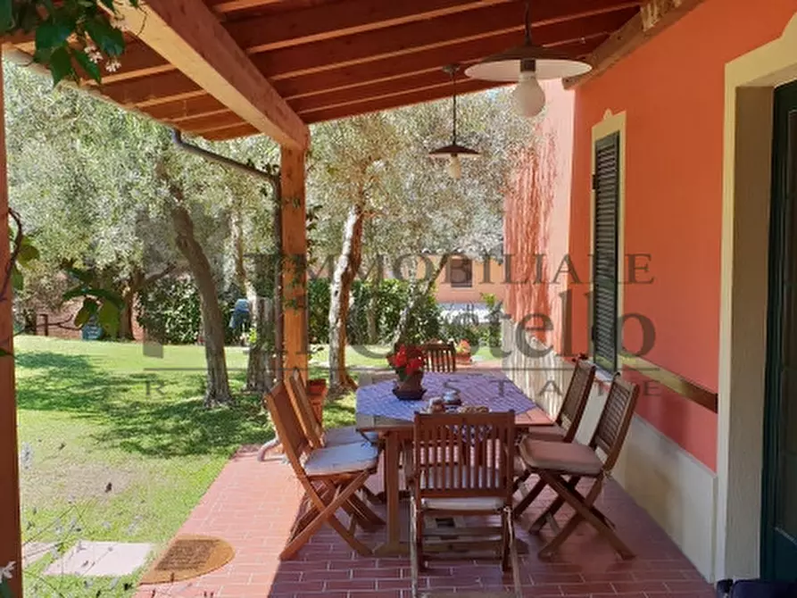 Immagine 4 di Villa in vendita  in Via Roma a Castiglione Del Lago