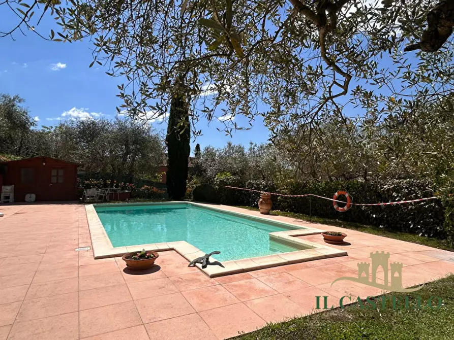 Immagine 4 di Villa in vendita  in Via Roma a Castiglione Del Lago