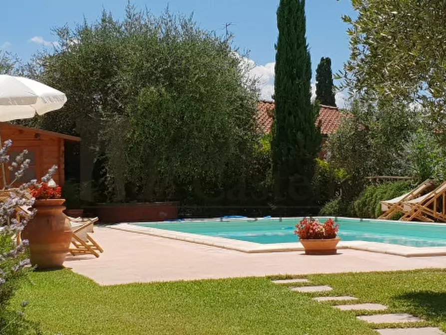 Immagine 5 di Villa in vendita  in Via Roma a Castiglione Del Lago