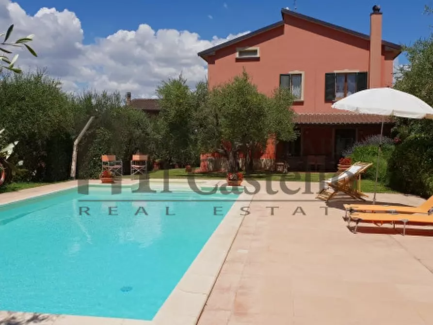 Immagine 6 di Villa in vendita  in Via Roma a Castiglione Del Lago