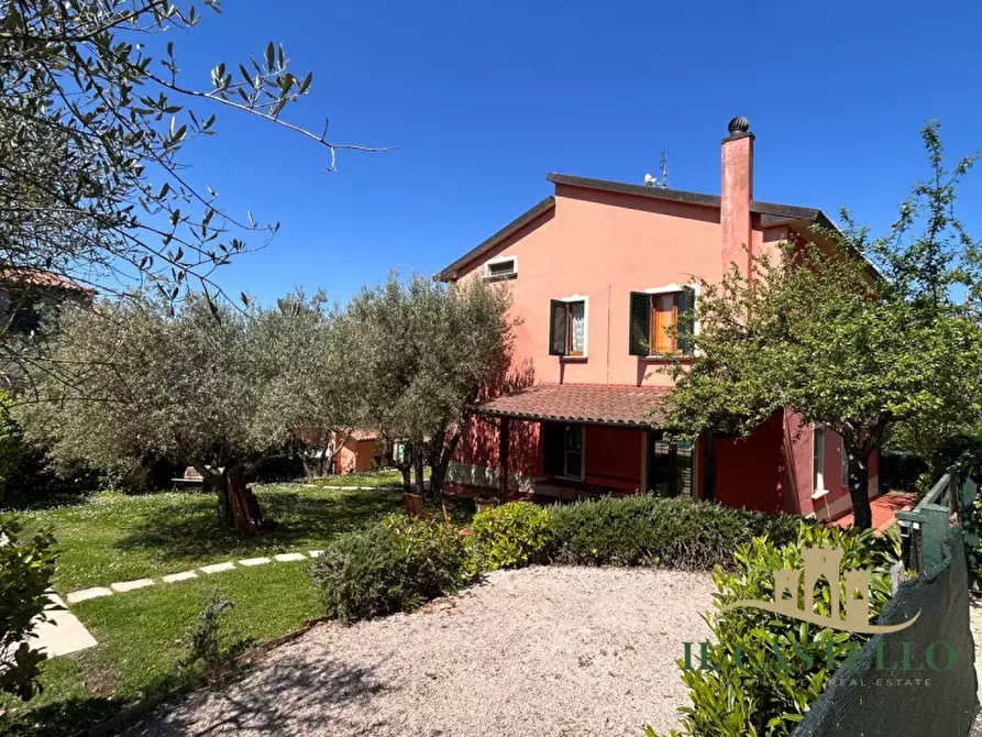 Immagine 7 di Villa in vendita  in Via Roma a Castiglione Del Lago