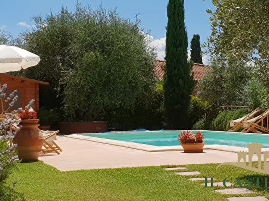 Immagine 8 di Villa in vendita  in Via Roma a Castiglione Del Lago
