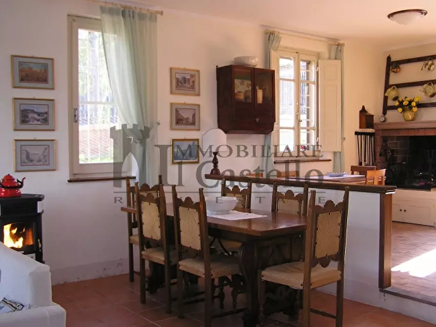 Immagine 8 di Villa in vendita  in Via Roma a Castiglione Del Lago