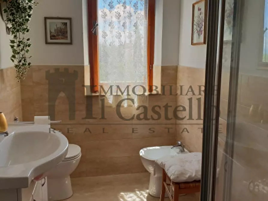 Immagine 10 di Villa in vendita  in Via Roma a Castiglione Del Lago