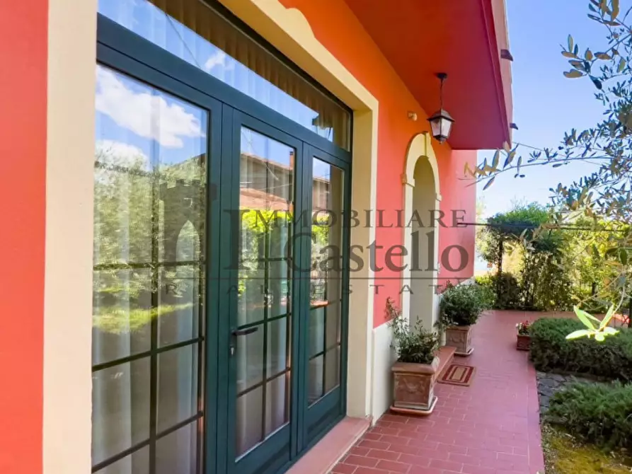 Immagine 12 di Villa in vendita  in Via Roma a Castiglione Del Lago