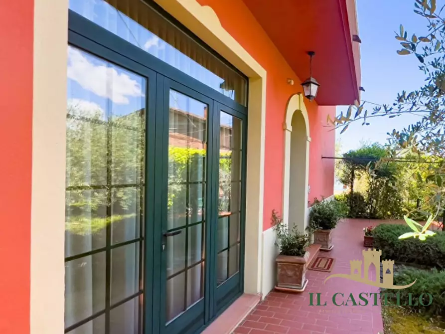 Immagine 13 di Villa in vendita  in Via Roma a Castiglione Del Lago