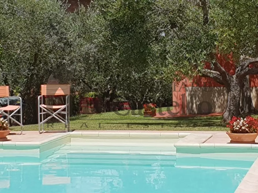 Immagine 13 di Villa in vendita  in Via Roma a Castiglione Del Lago