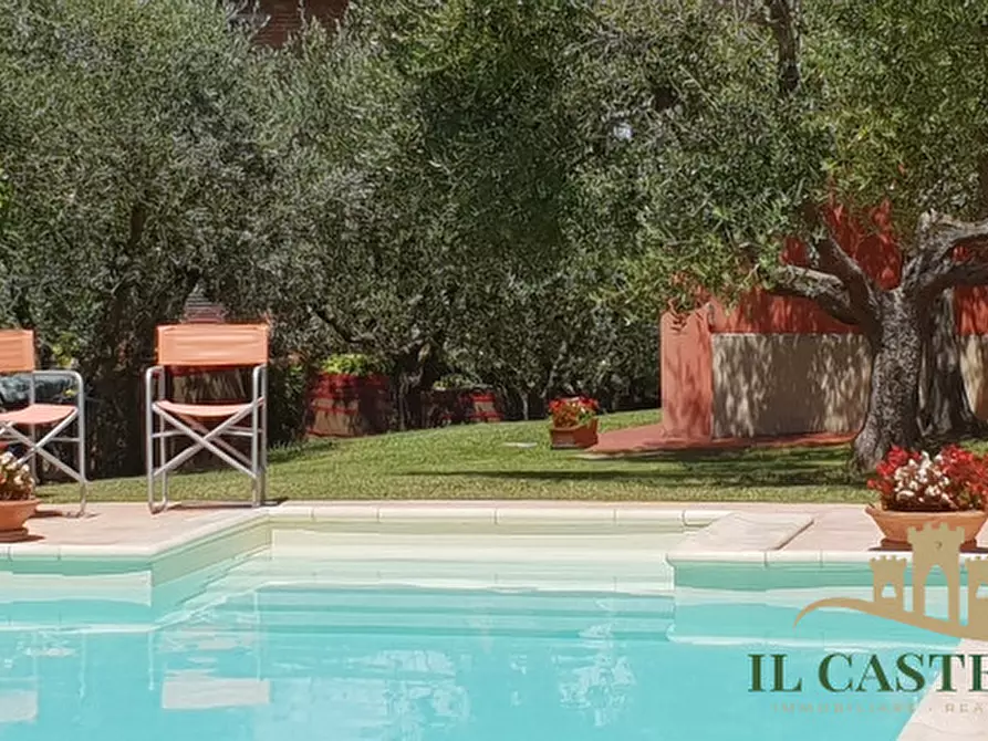 Immagine 14 di Villa in vendita  in Via Roma a Castiglione Del Lago