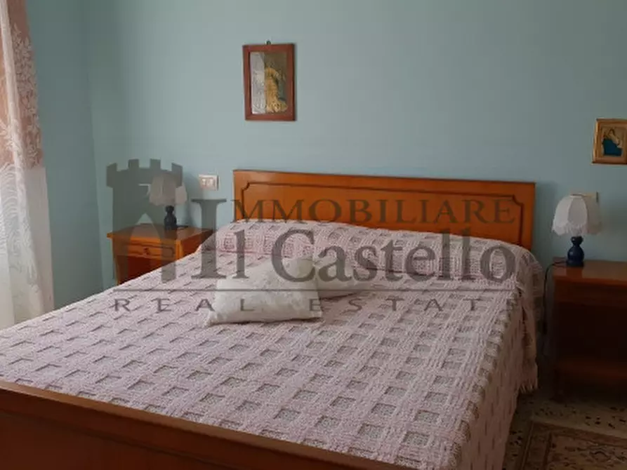 Immagine 14 di Villa in vendita  in Via Roma a Castiglione Del Lago