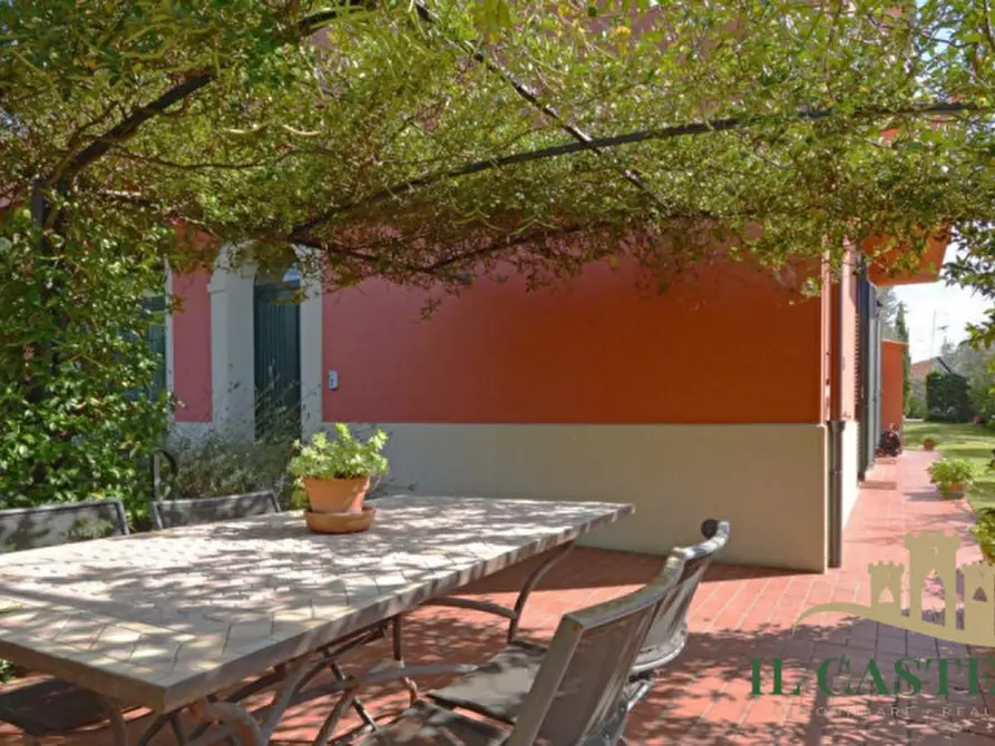 Immagine 16 di Villa in vendita  in Via Roma a Castiglione Del Lago