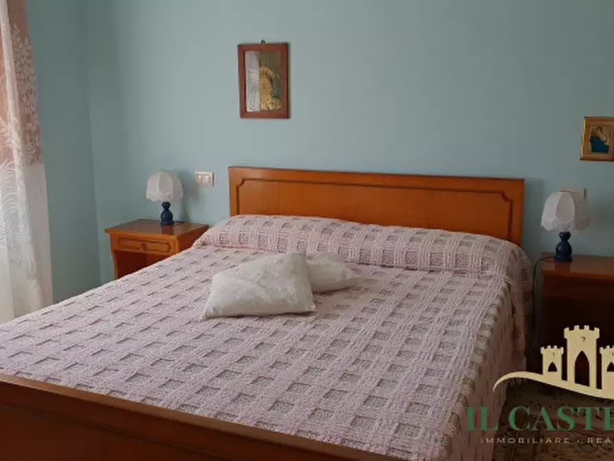 Immagine 17 di Villa in vendita  in Via Roma a Castiglione Del Lago