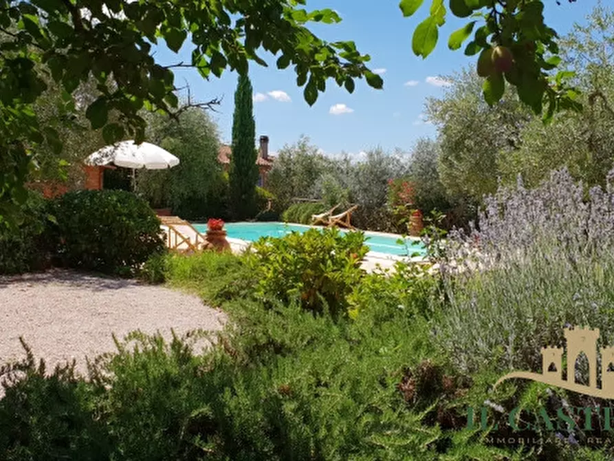 Immagine 18 di Villa in vendita  in Via Roma a Castiglione Del Lago