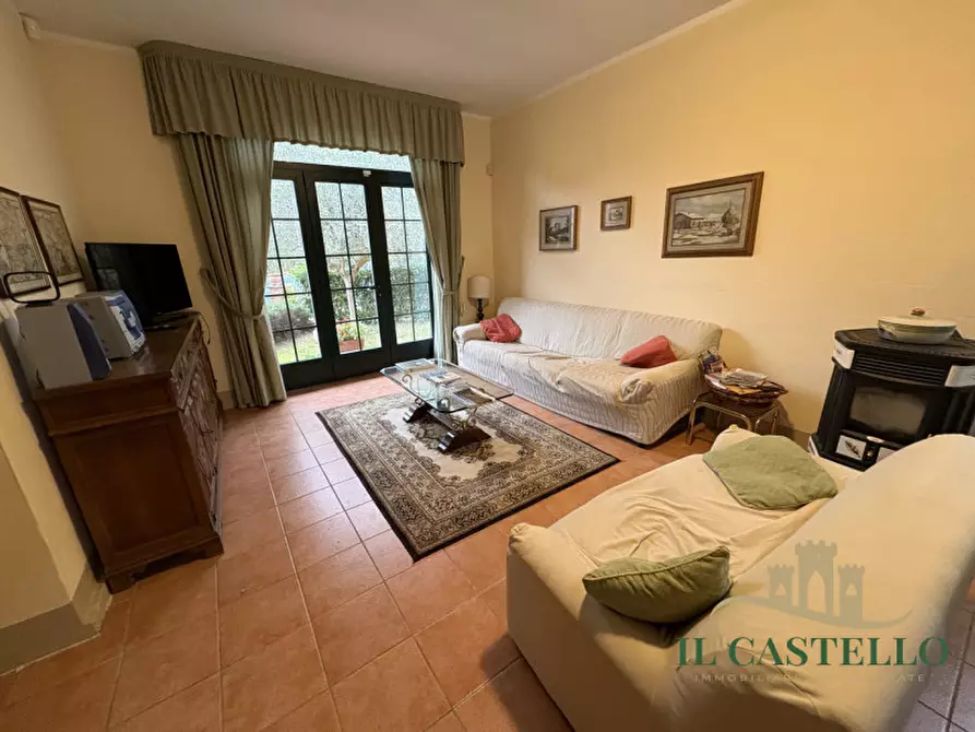 Immagine 25 di Villa in vendita  in Via Roma a Castiglione Del Lago