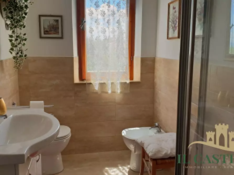 Immagine 28 di Villa in vendita  in Via Roma a Castiglione Del Lago