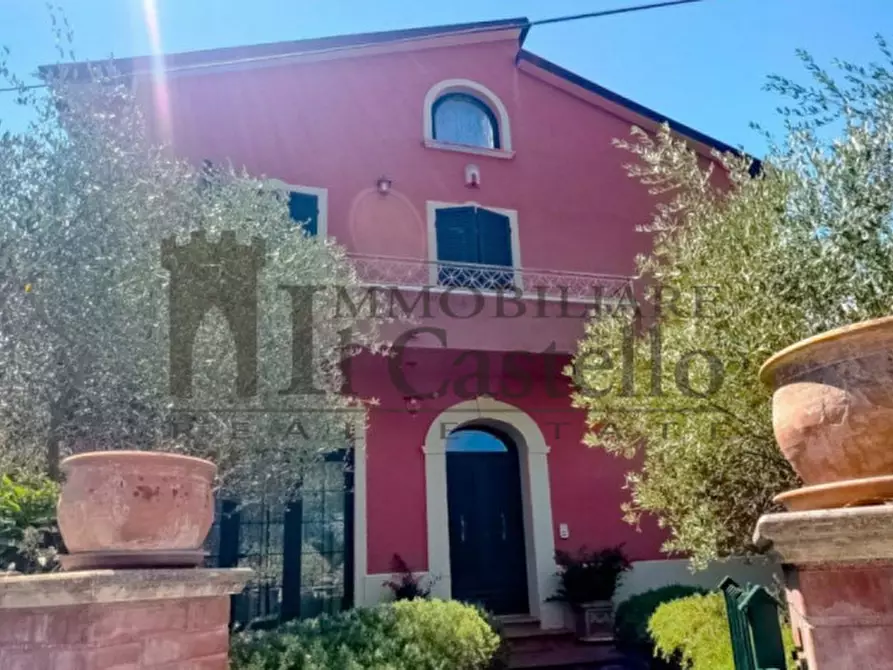 Immagine 29 di Villa in vendita  in Via Roma a Castiglione Del Lago