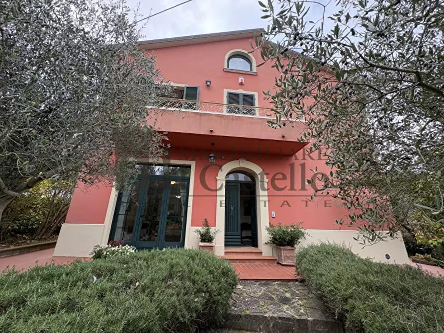 Immagine 30 di Villa in vendita  in Via Roma a Castiglione Del Lago