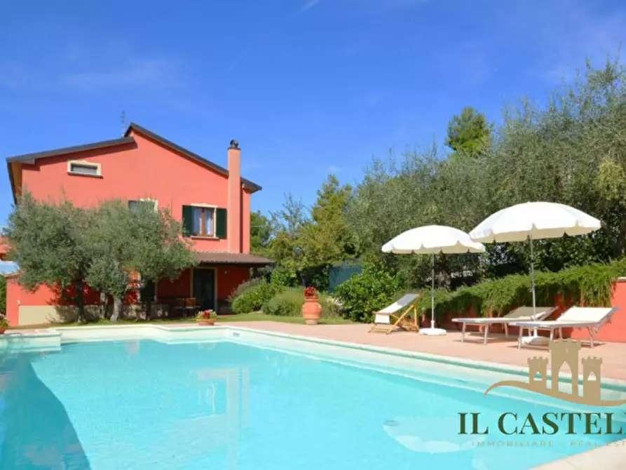 Immagine 37 di Villa in vendita  in Via Roma a Castiglione Del Lago