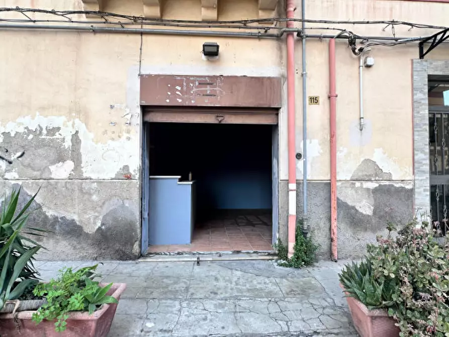 Immagine 2 di Negozio in affitto  a Palermo