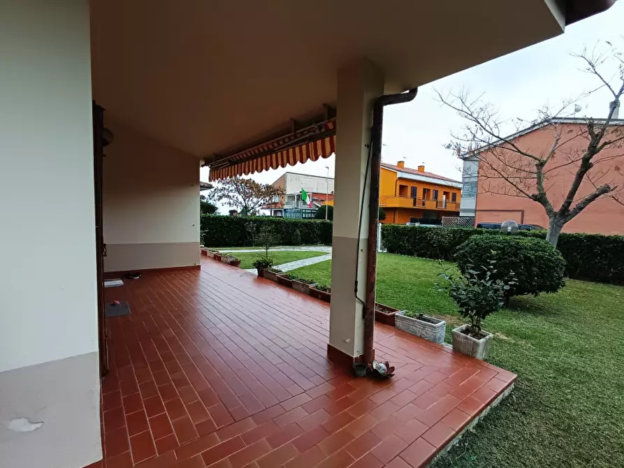 Immagine 3 di Villa in vendita  in Lungomare di Rocca Priora a Falconara Marittima