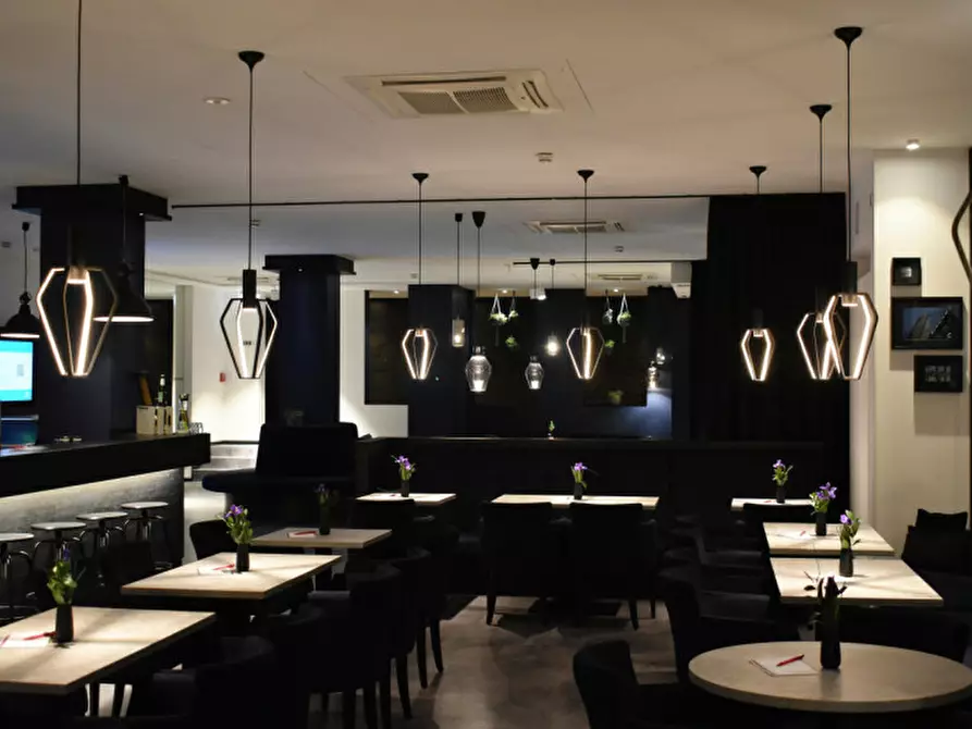 Immagine 3 di Attività commerciale in vendita  a Padova