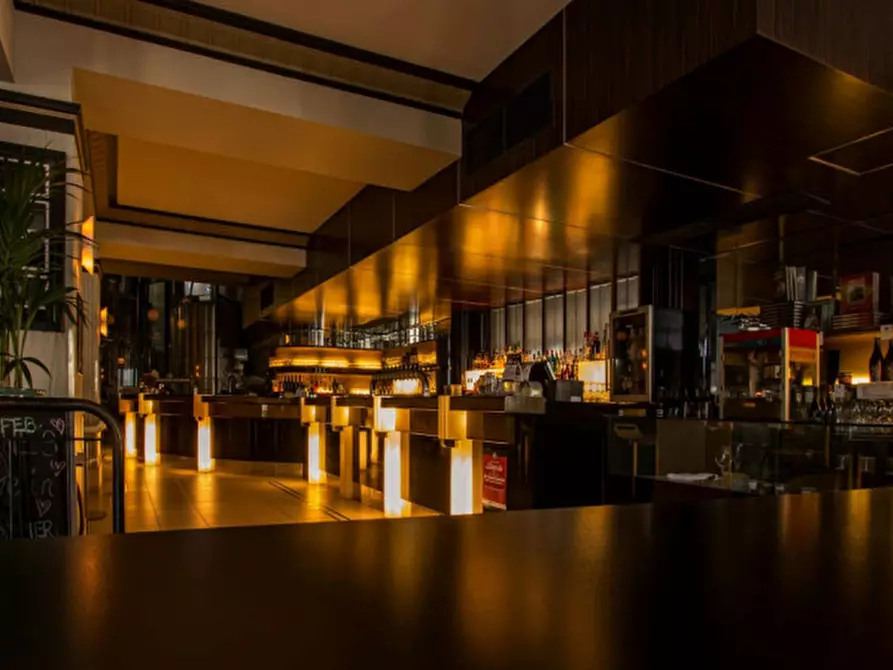 Immagine 9 di Attività commerciale in vendita  a Padova