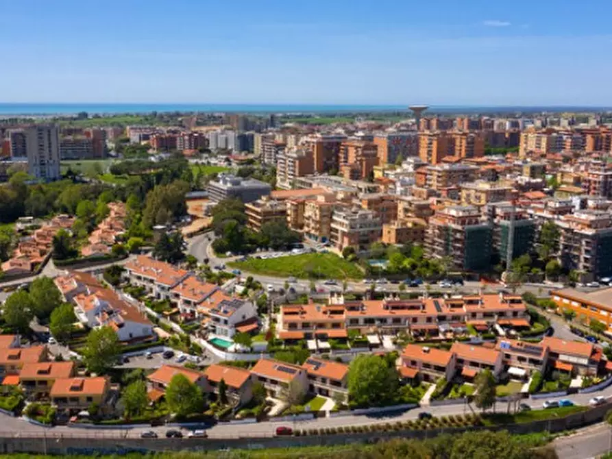 Immagine 2 di Villa in vendita  in Via delle Orchidee a Pomezia
