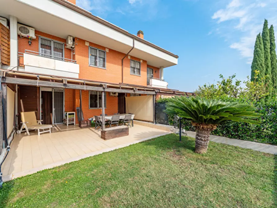 Immagine 1 di Villetta a schiera in vendita  in Via Padre Fortunato Scipioni 5 a Roma