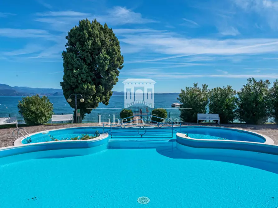 Immagine 2 di Appartamento in vendita  in Via Sasselle a Manerba Del Garda