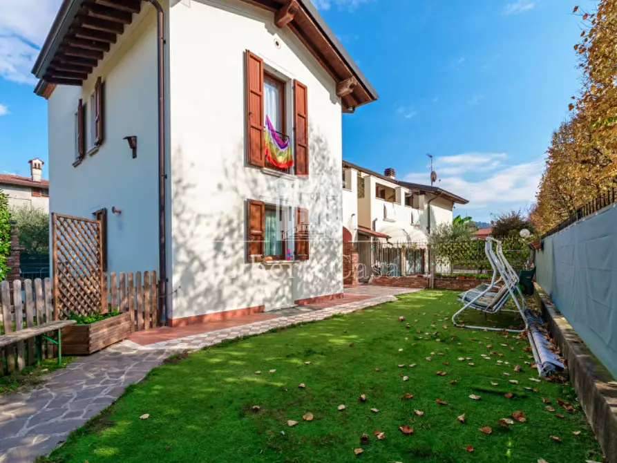 Immagine 1 di Casa trifamiliare in vendita  in Via Rossini a Roè Volciano