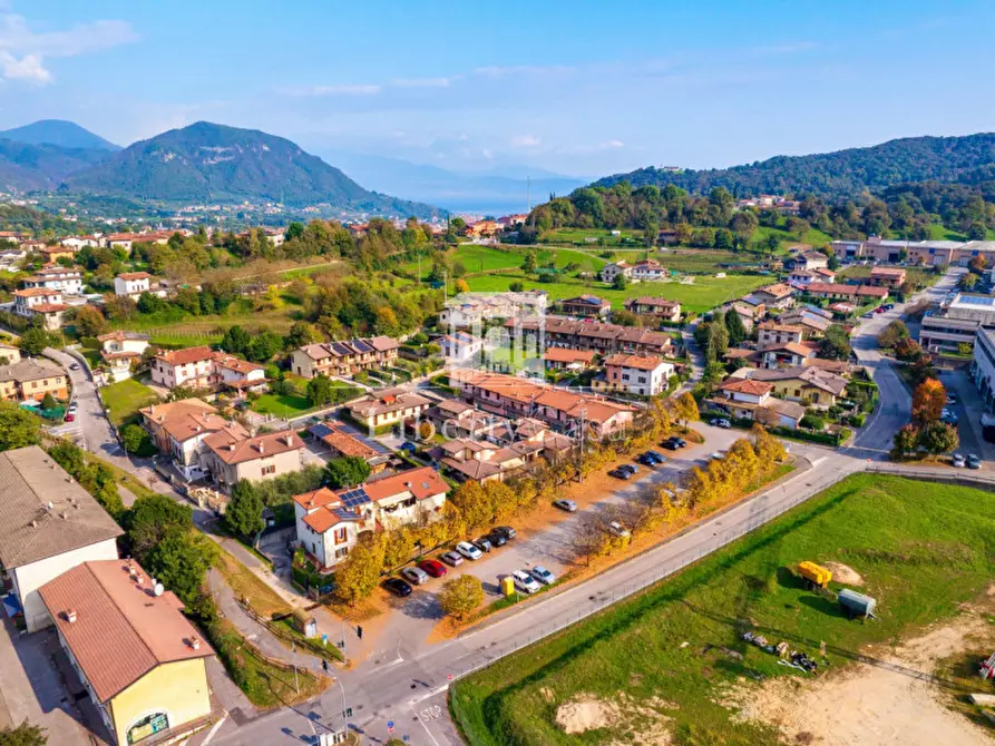 Immagine 4 di Casa trifamiliare in vendita  in Via Rossini a Roè Volciano