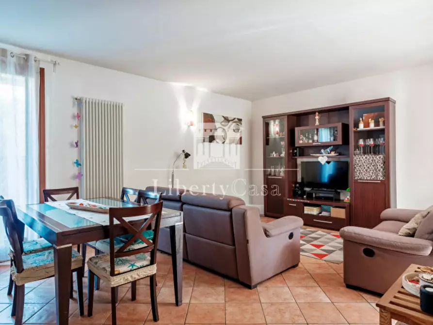 Immagine 5 di Casa trifamiliare in vendita  in Via Rossini a Roè Volciano