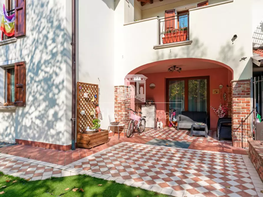 Immagine 6 di Casa trifamiliare in vendita  in Via Rossini a Roè Volciano