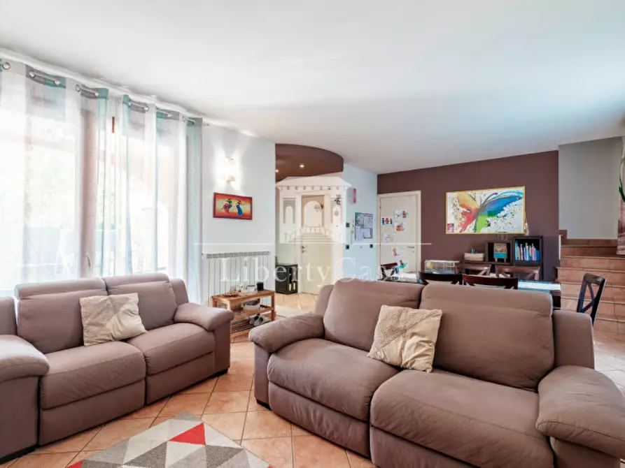 Immagine 8 di Casa trifamiliare in vendita  in Via Rossini a Roè Volciano