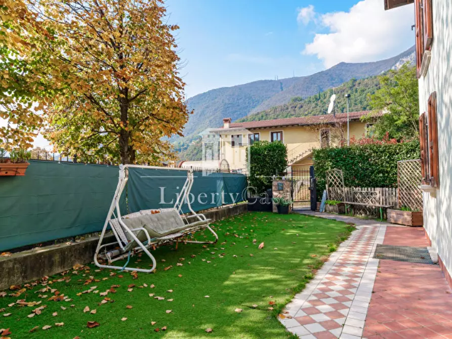 Immagine 10 di Casa trifamiliare in vendita  in Via Rossini a Roè Volciano