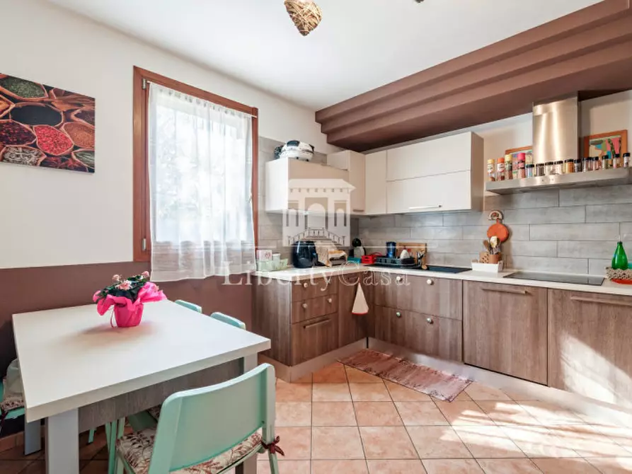 Immagine 11 di Casa trifamiliare in vendita  in Via Rossini a Roè Volciano