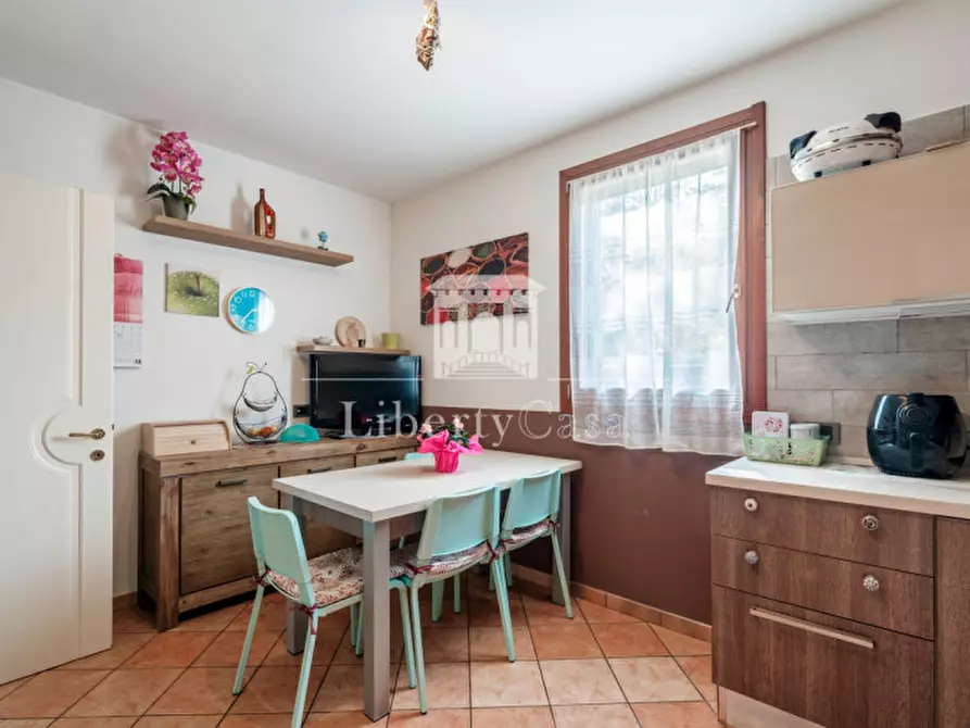 Immagine 12 di Casa trifamiliare in vendita  in Via Rossini a Roè Volciano