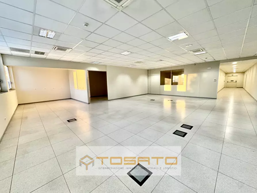 Immagine 3 di Ufficio in affitto  a Verona