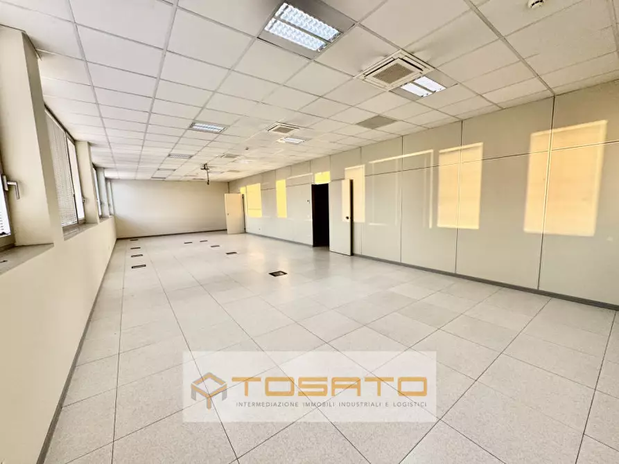 Immagine 8 di Ufficio in affitto  a Verona