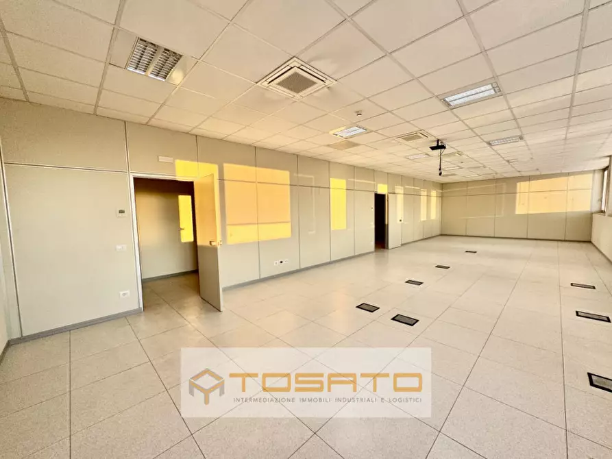 Immagine 9 di Ufficio in affitto  a Verona