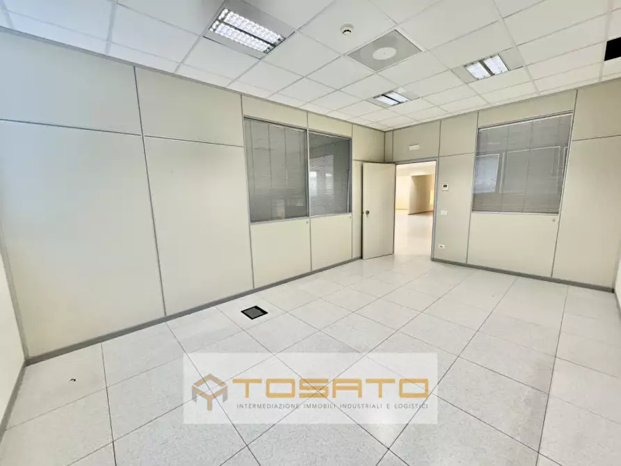 Immagine 14 di Ufficio in affitto  a Verona