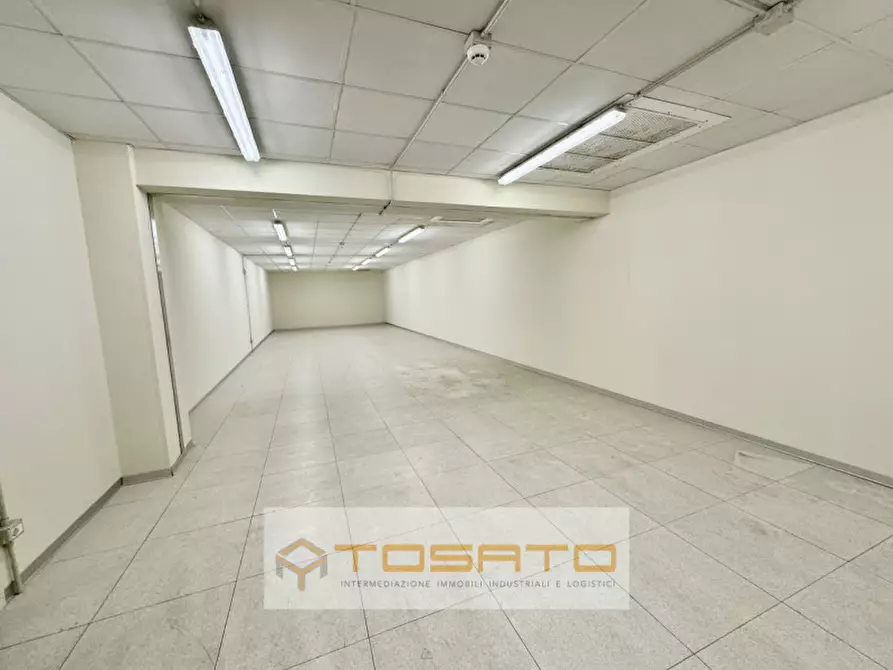 Immagine 17 di Ufficio in affitto  a Verona