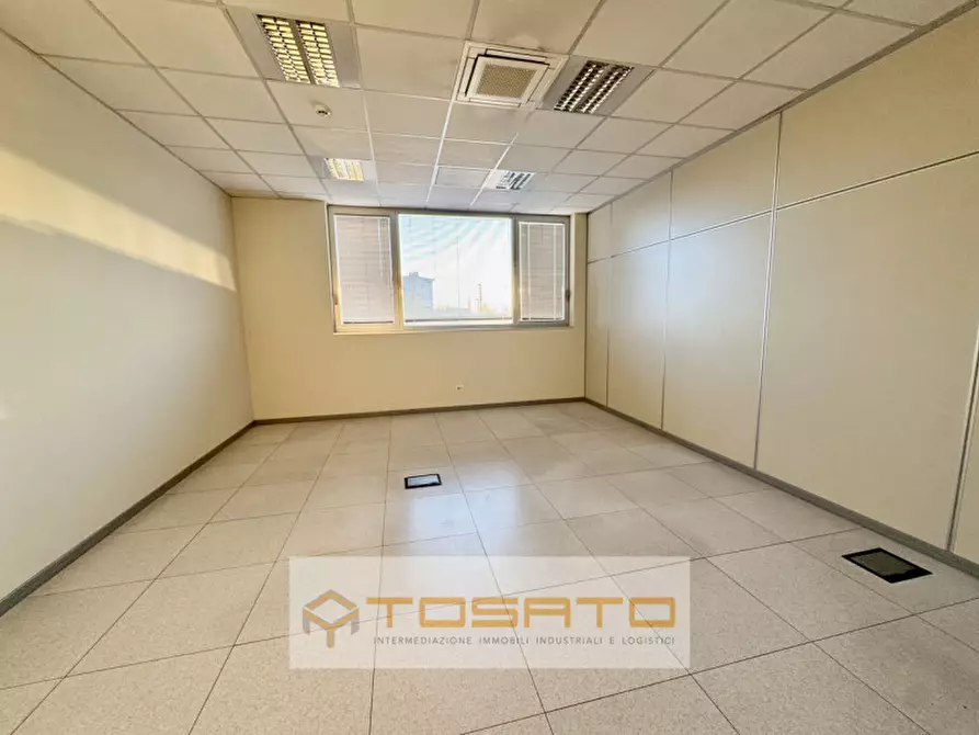 Immagine 19 di Ufficio in affitto  a Verona